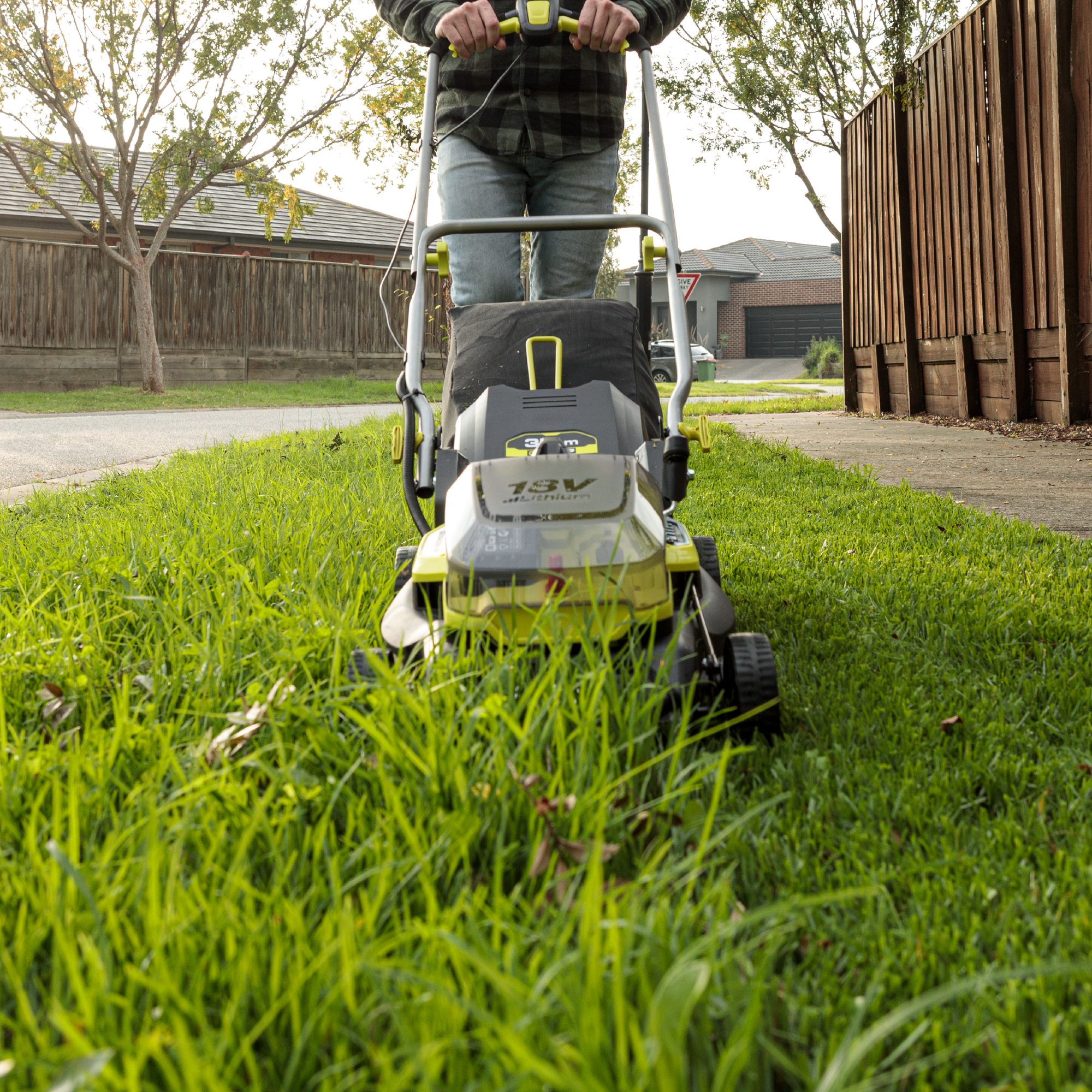 RYOBI Lawn Mower (R18XLMW24) in action