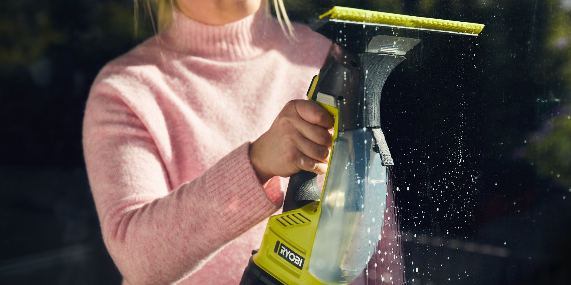 RYOBI Window Vac cleaning glass