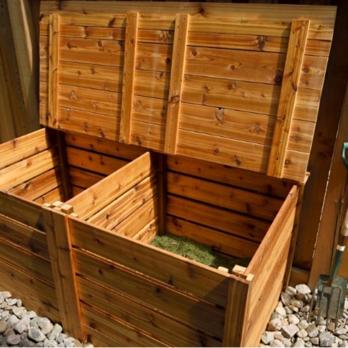 DIY wooden compost bin
